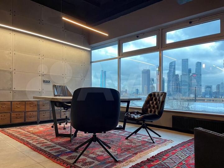 Магистраль Плаза, 1200 м²