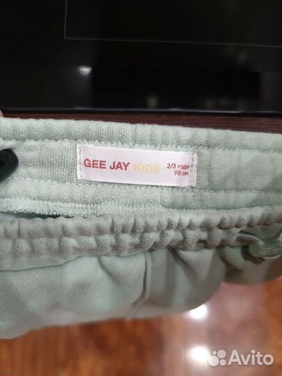 Костюм спортивный на девочку 98 размер