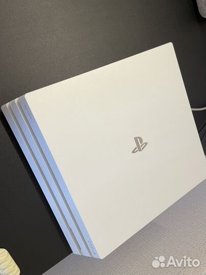 Sony playstation 4 pro white CUH-7216B