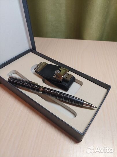 Подарочный набор флешка и ручка новый