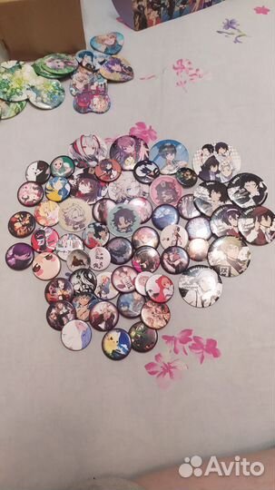 Значки и брелки различные