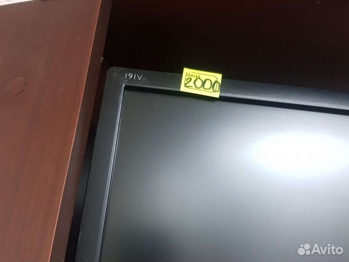 Мониторы разных моделей 19