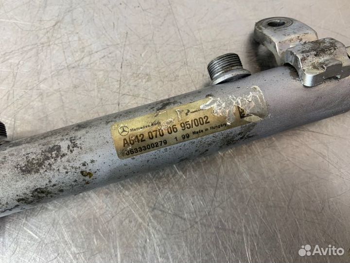 Топливная рампа правая Mercedes E-Class W211 OM642