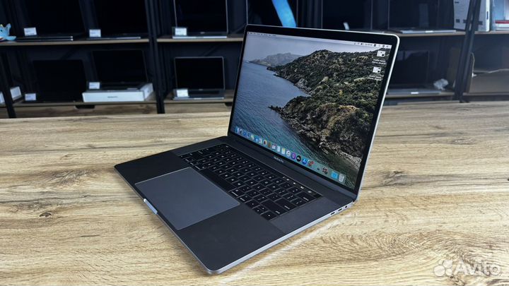 MacBook Pro 15 2017 i7 3.1 топовый