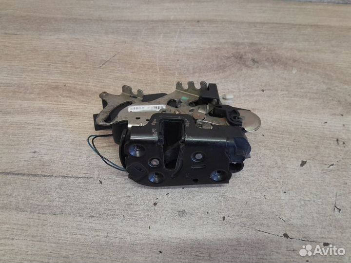 Замок передний правый двери Mercedes-Benz Vito W63