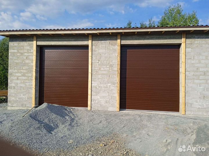 Теплые гаражные секционные ворота подъëмного типа