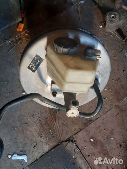 Вакуумный усилитель тормозов на мерседес е210 2.3л