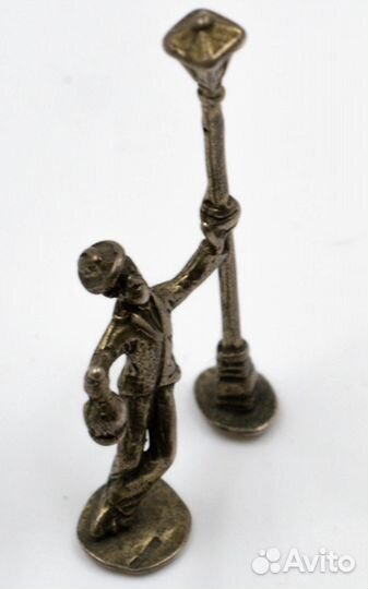 Статуэтка гуляки Серебро Описание