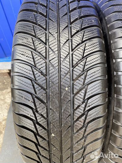 Bridgestone Blizzak LM-001 215/65 R17