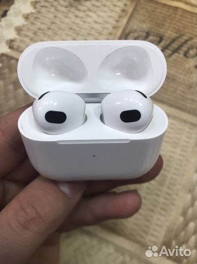 Apple AirPods 3 (3-го поколения)