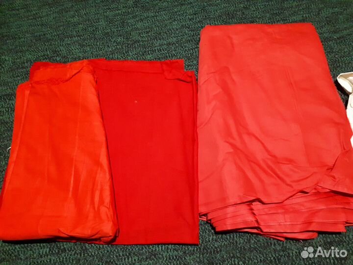 Ткань черная, красная и черная кружевная лента