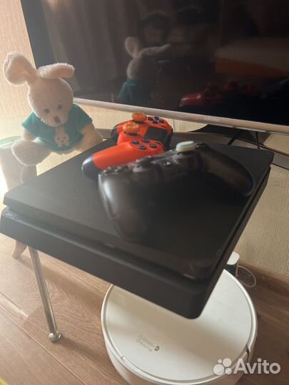 Sony playstation 4 slim 1tb + 2 джойстика + игры