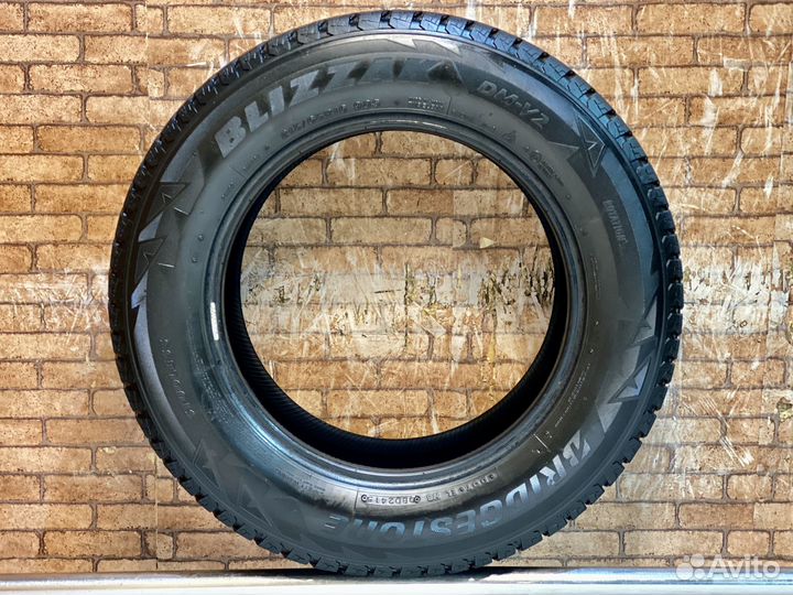 Bridgestone Blizzak DM-V2 215/65 R16