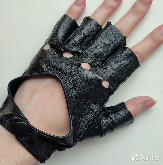 Перчатки без пальцев женские