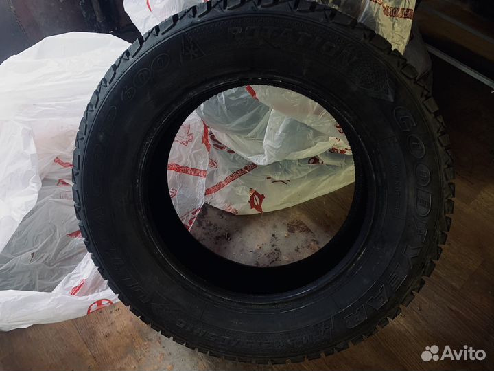 Goodyear Ultragrip 600 215/65 R16 98T