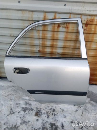 Дверь задняя правая Mitsubishi Carisma 4G92 2002