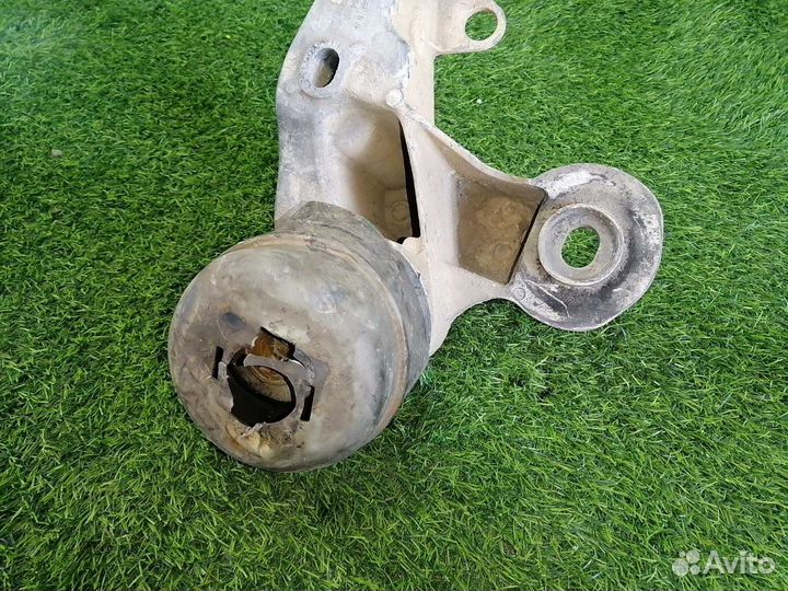 Кронштейн двигателя правый Audi A6 C6 AUK 2007