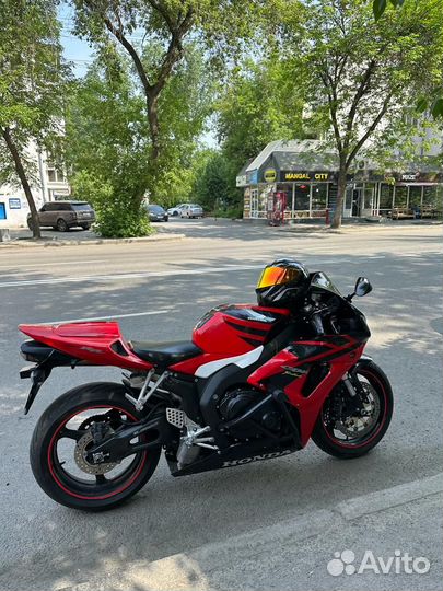 Продаю спортбайк Honda