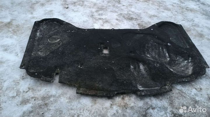 Шумоизоляция капота Audi 100C4