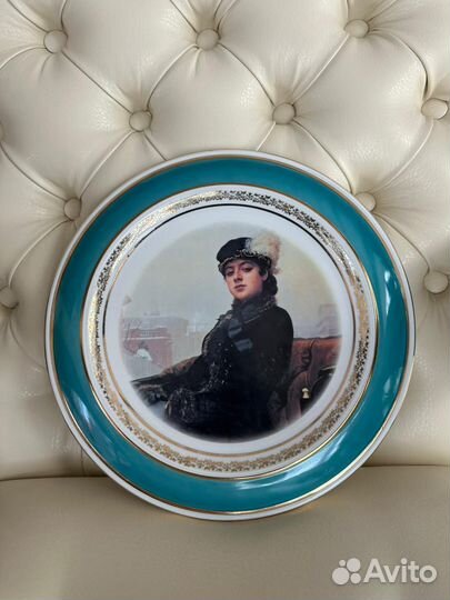 Продам тарелку настенную «Незнакомка»