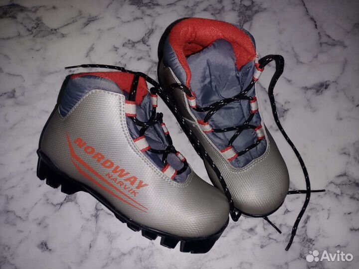 Лыжные ботинки детские 30 Размер