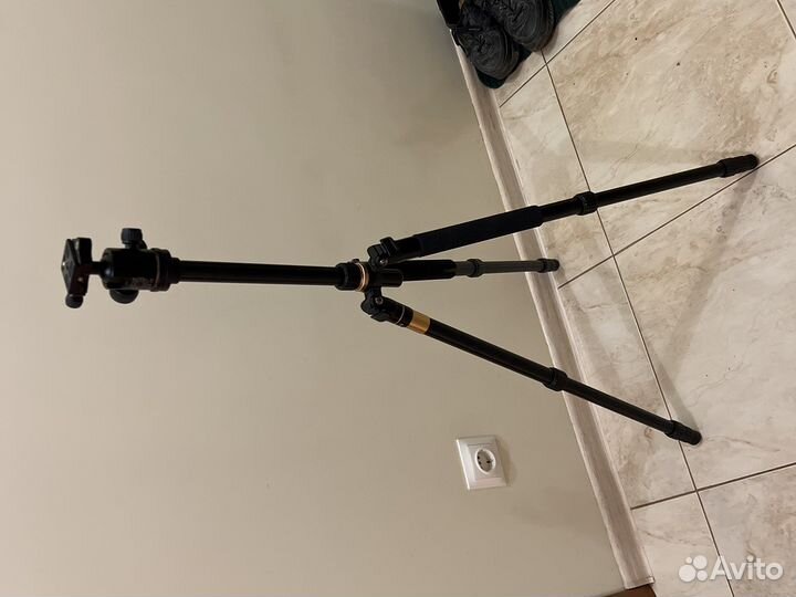 Штатив для фотоаппарата