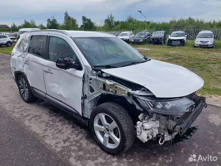 Mitsubishi Outlander 2.4 CVT, 2020, битый, 103 820 км