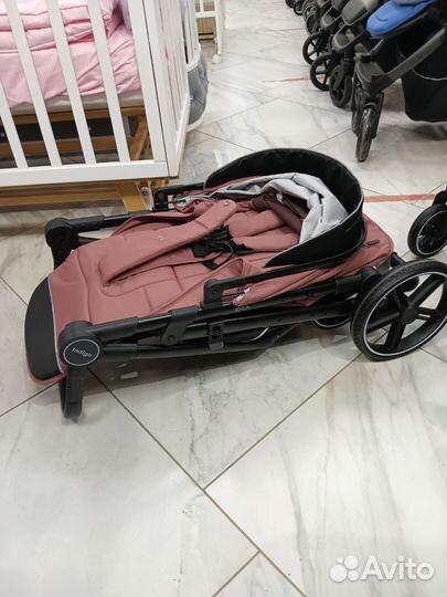 Коляска розовая всесезонная