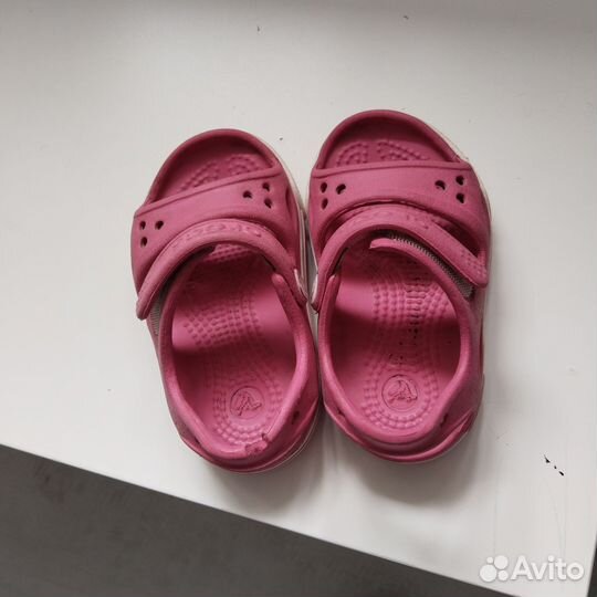 Босоножки для девочки Crocs