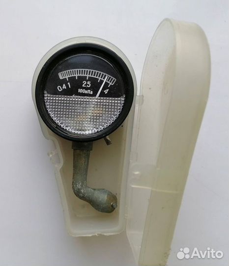 Манометр для измерения давления шин