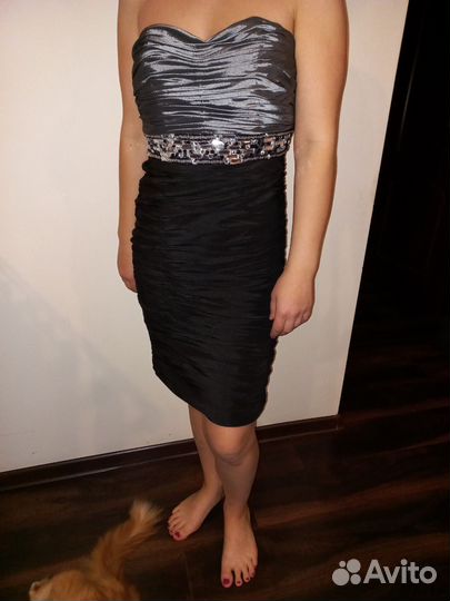 Вечернее платье-футляр 