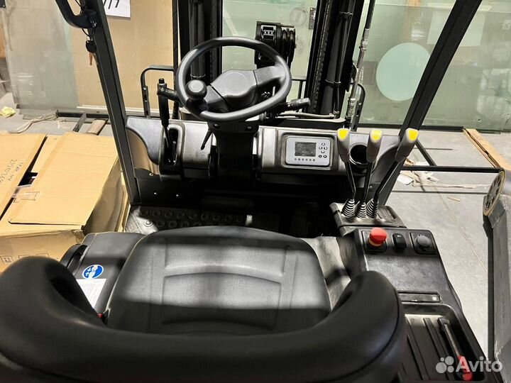 3х опорный электропогрузчик 1,8 тонны 4,5 м