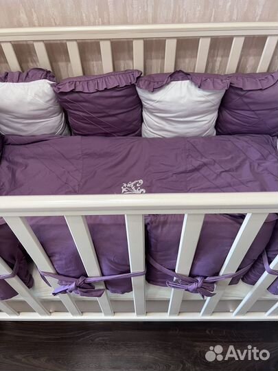 Детская кроватка с маятником и ящиком