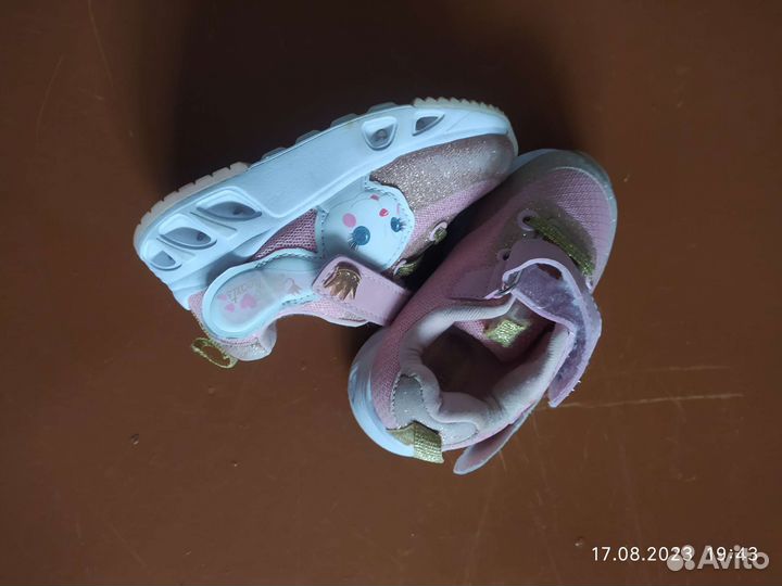 Кроссовки для девочки