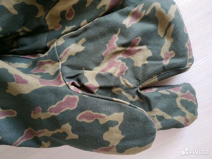 Ящик,рукавицы