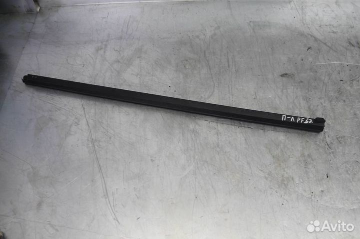 Уплотнитель стекла двери передней левой Nissan Pa
