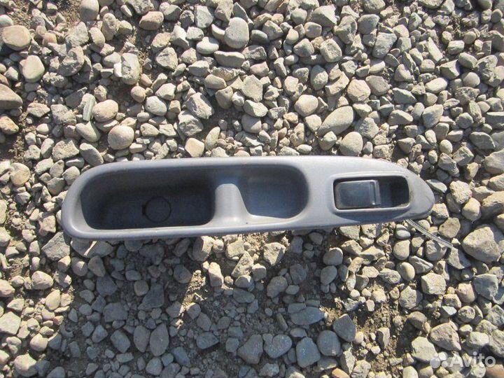 Кнопка стеклоподъемника задняя правая Nissan