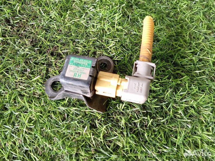 Датчик удара RH 89173-28020 Toyota Estima ACR40 ACR40W 8917329185