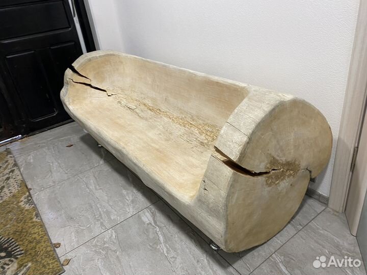 Деревянный диван