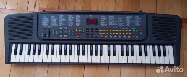 Синтезатор 90-х для коллекционеров