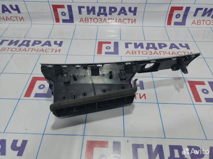 Дефлектор передний центральный Audi A6 (С6) 4F1820