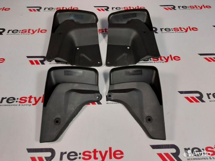 Брызговики Toyota Hiace 200 R1433