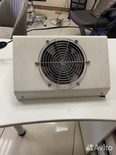 Маникюрный стол с вытяжкой бу