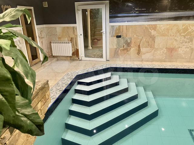 Коттедж 1300 м² на участке 50 сот.