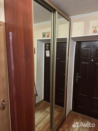 Шкаф с зеркалом