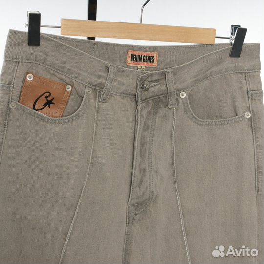 Серые джинсы