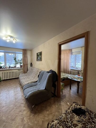 Доля в 2-к. квартире, 40,6 м², 1/5 эт.