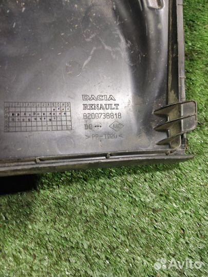 Крышка блока предохранителей Renault Logan