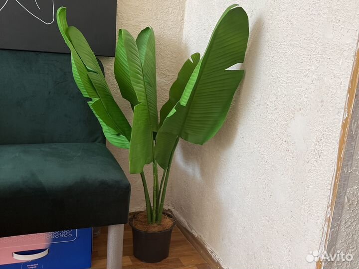 Искусственные цветы в горшках