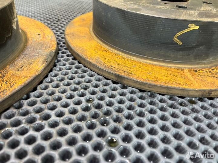 Диск тормозной зад. Lexus RX350